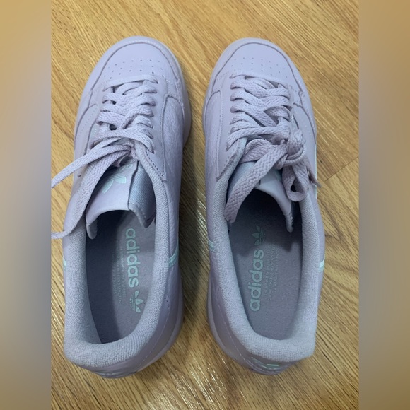 Size 10.5 Women’s Adidas shoes - Picture 4 of 8